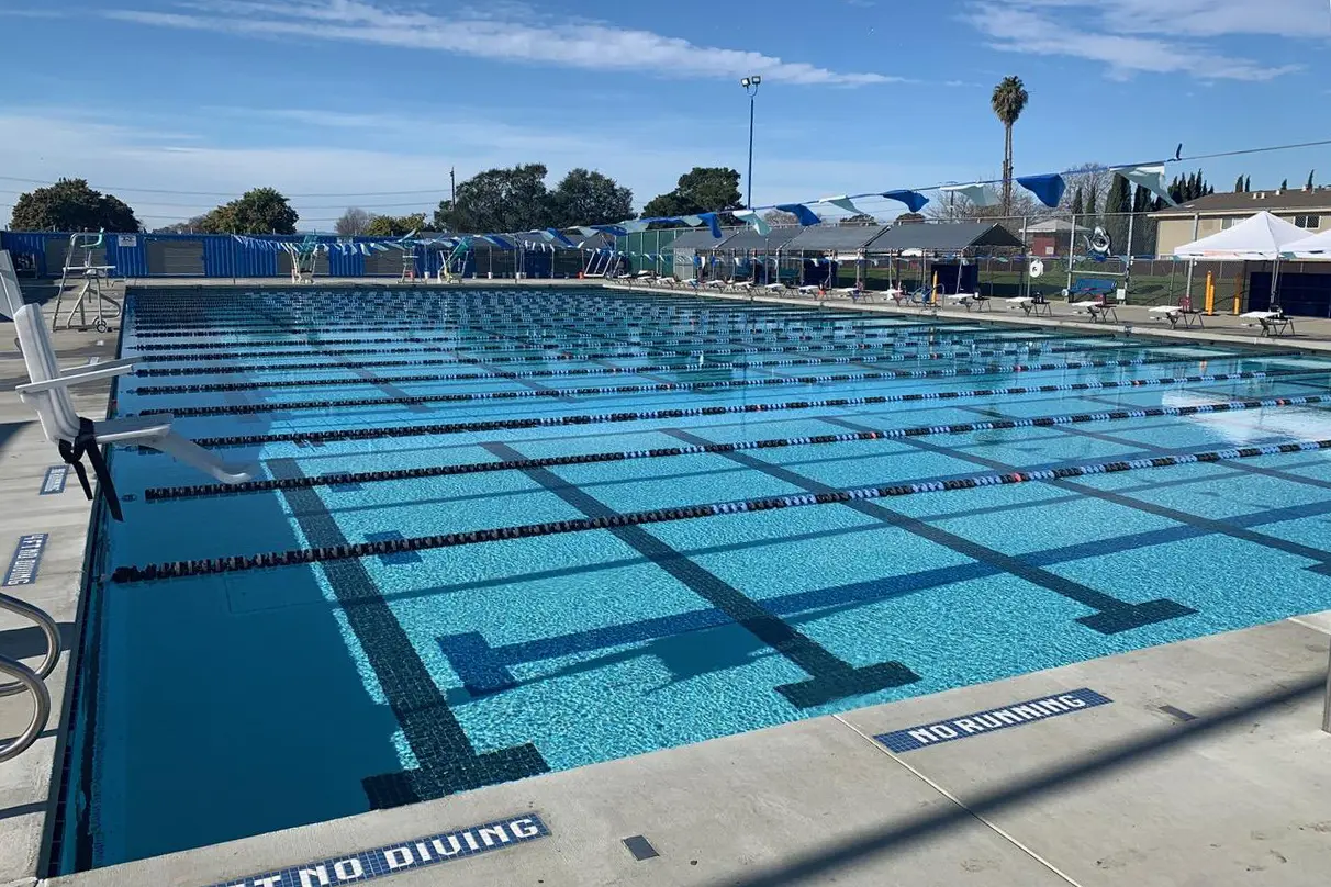 commercial pool construction